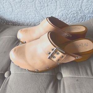 MATISSE Pink Clogs size 9